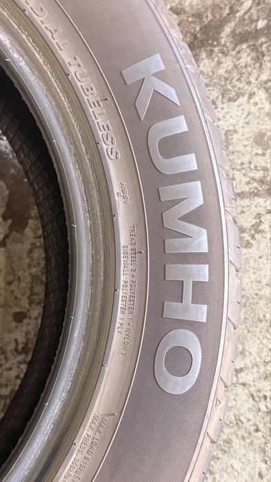 Pneus 205/55r16 Kumho Ecsta HS51 com 80% piso