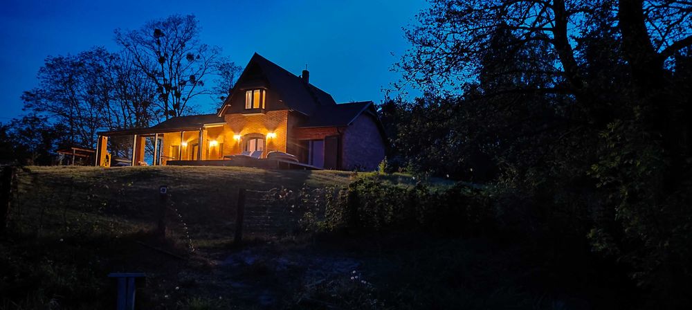 domek nad jeziorem z jaccuzi