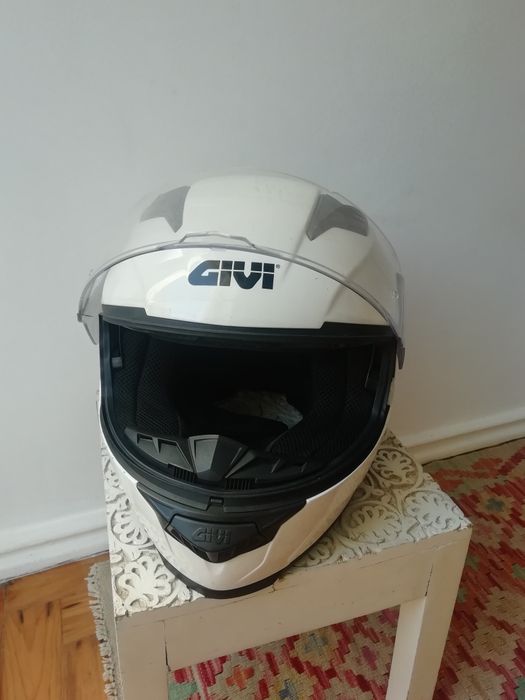 Capacete integral Givi