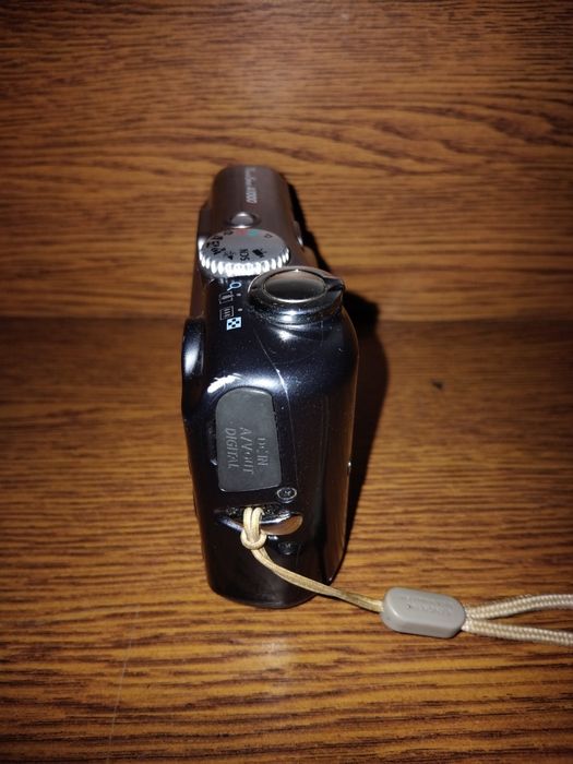 Canon A1000 is Silver цифровий фотоапарат