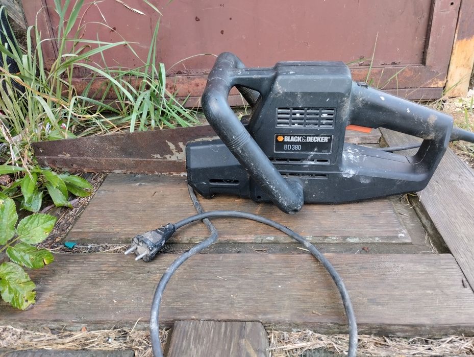 BLACK Decker 1020W 3300/min 225mm пила електрична гілкоріз сучкорез ве