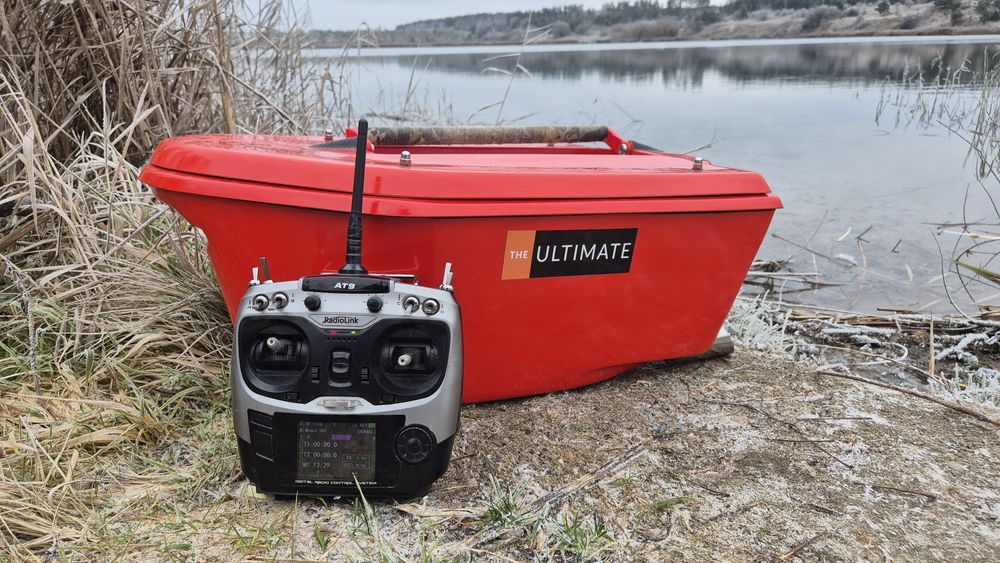 Sprzedam łódkę zanętową na kadłubie Dominator