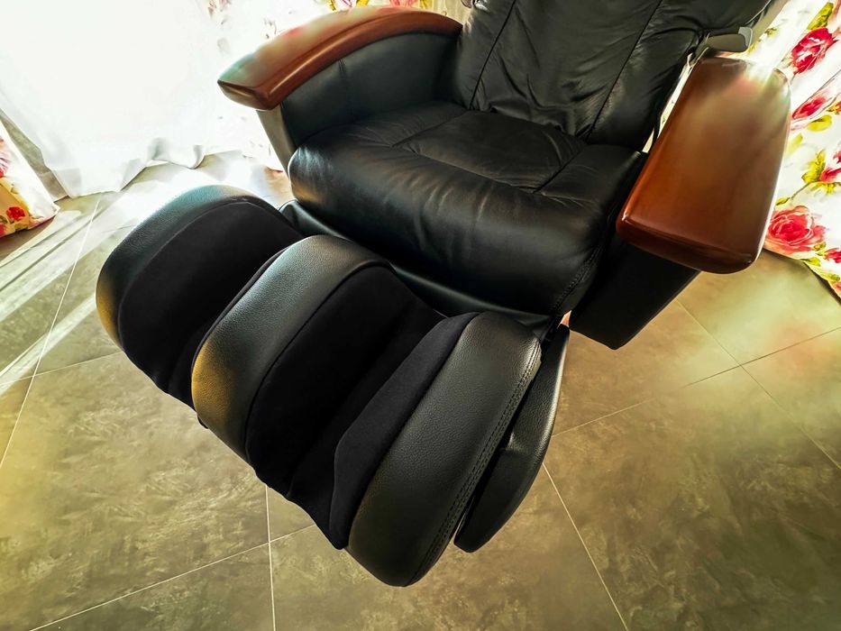 Cadeira de massagem HT136 Robotic Massage® da Interactive Health®.