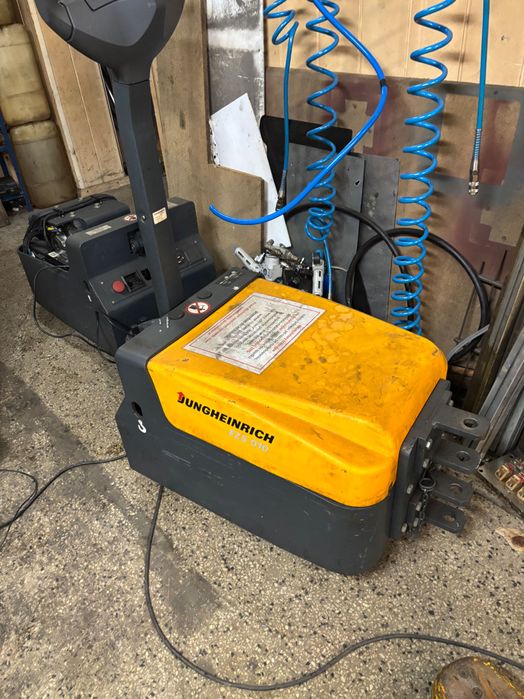 Wózek Jungheinrich EZS 010 Ciągnik terminalowy, Traktor holowniczy