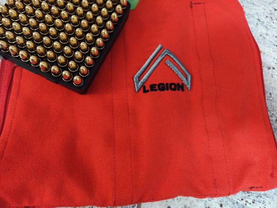 SIG Sauer Ciekawy Pokrowiec na pistolet 9mm i akcesoria m.in. LEGION