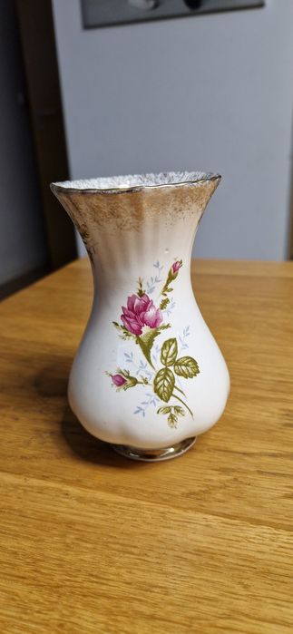 Porcelanowy wazonik Chodzież PRL