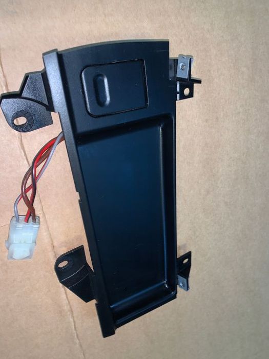 PÓŁKA ZAPALNICZKA GNIAZDO 12V BMW E39