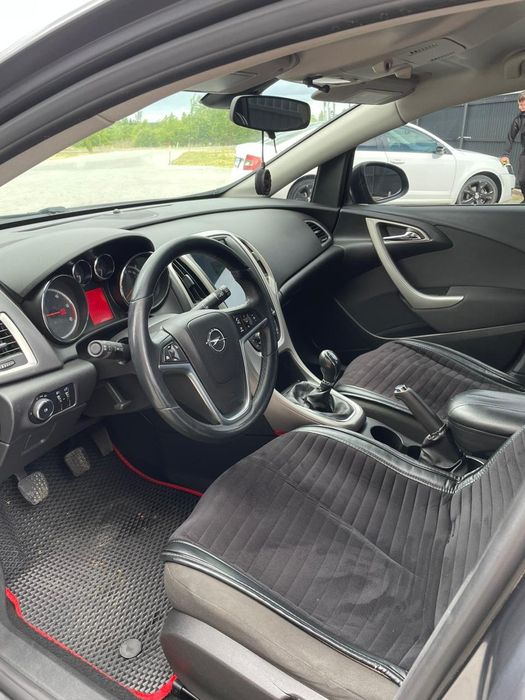 Опель Астра 1,7 crdi 2011р.