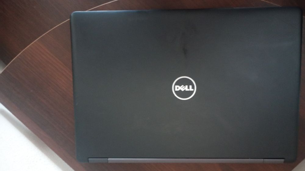 Ноутбук Dell із зарядкою