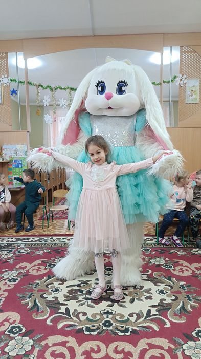 Білий,рожевий мішка,Лабубу,зайкаСердючка,аніматори