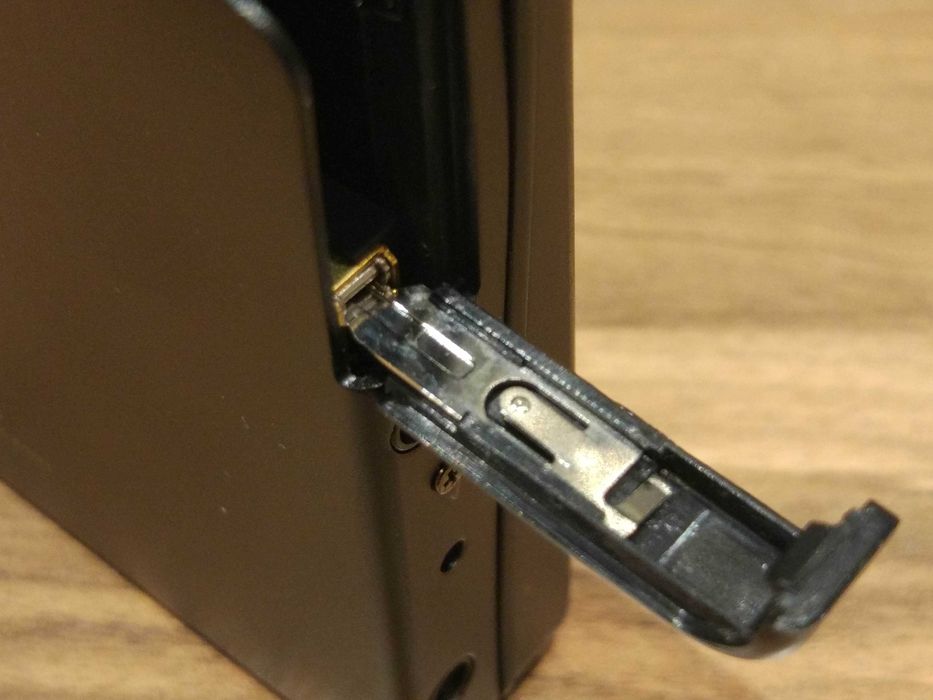 Walkman Sony WM-EX511 ze pilotem, słuchawkami i adapterem baterii