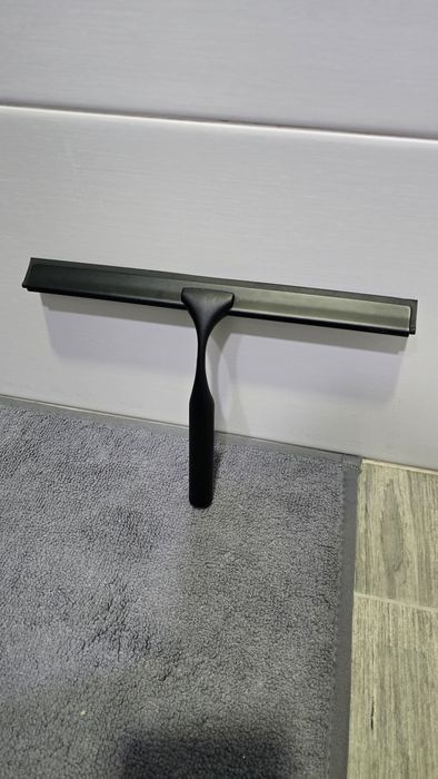Limpa vidros WC preto