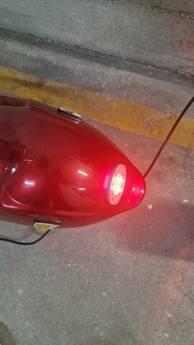 Mini scooter Elétrica Retro Vermelha a Funcionar – precisa de baterias