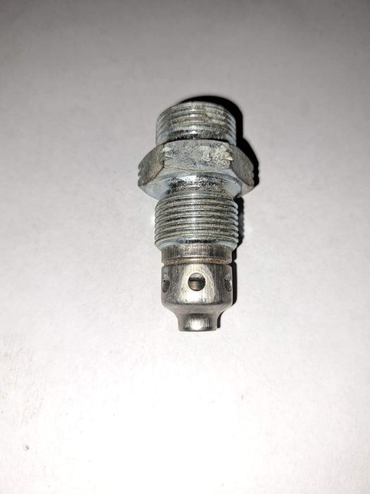 Zawór zwrotny zbiornika powietrza M22x1,5 MF 255 URSUS 4514