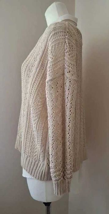 Beżowy sweter ażurowy – one size – marka me GUSTA, polska marka