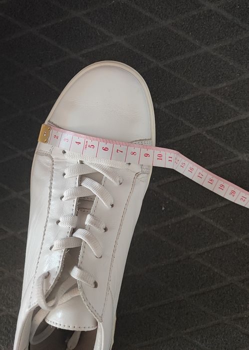 Skórzane białe trampki