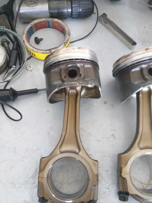 Tłoki i korbowody 2jz GTE.