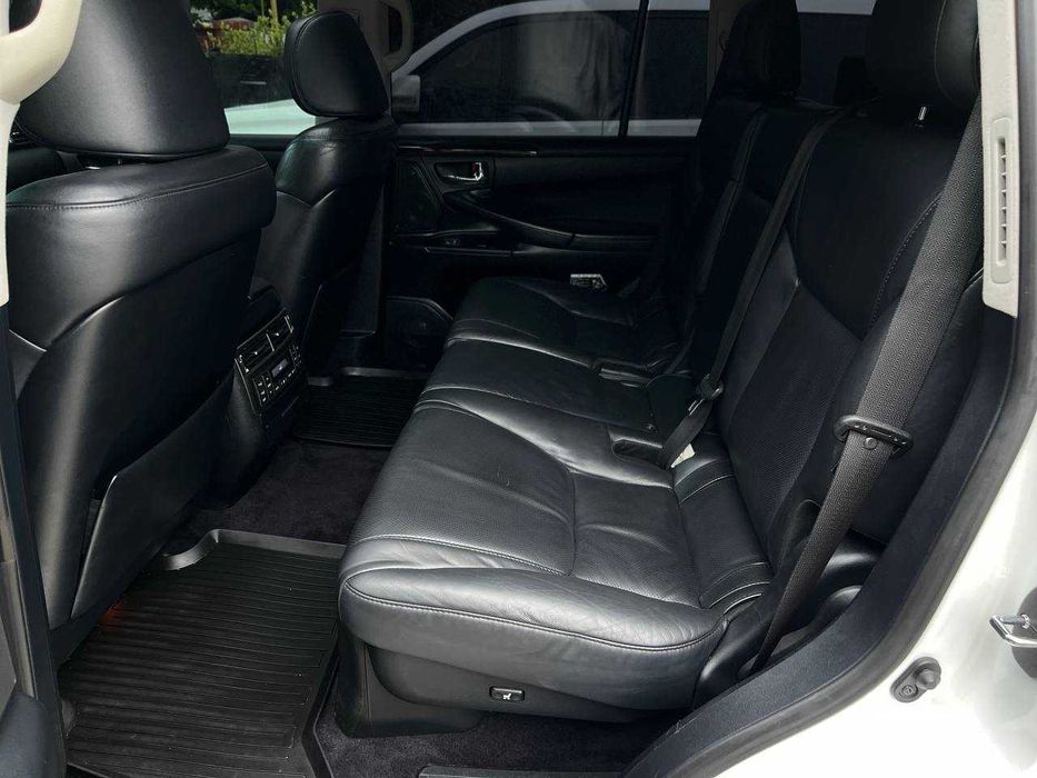 Lexus LX 570 AT 2011