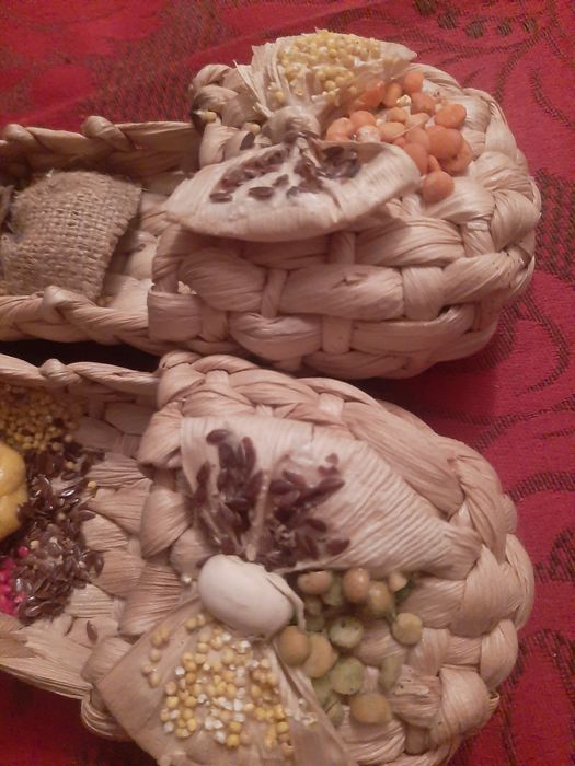 Міняю сувенірні лапті.