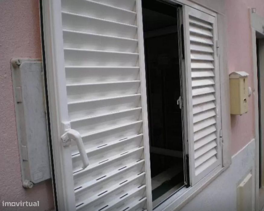 Estúdio - localizado em Santa Apolónia Lisbon