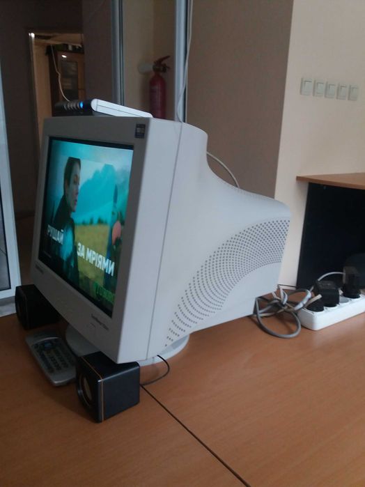 3 в 1! Набор из монитора и приставок. Монитор , телевизор , дисплей.