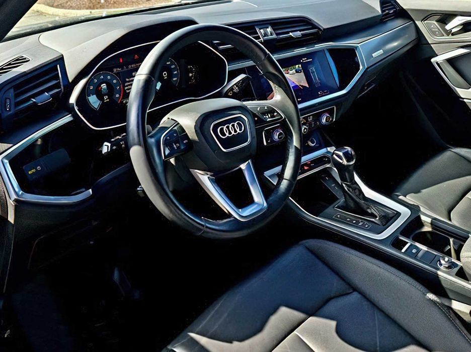 Audi Q3      2022