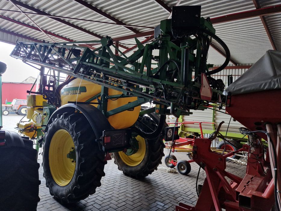 Opryskiwacz John Deere 824