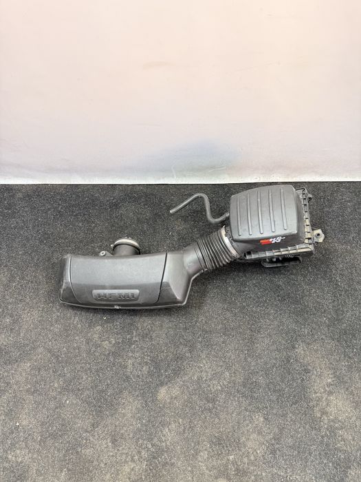 Корпус повітряного фільтру в зборі на Jeep Grand Cherokee WK2 5.7