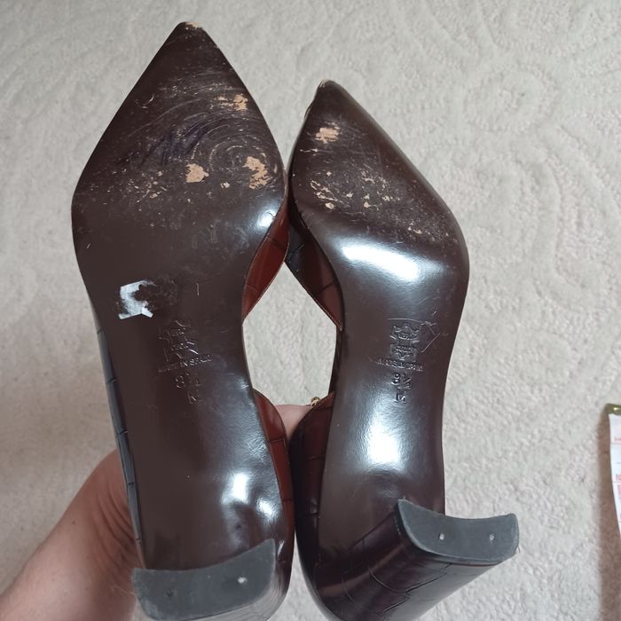 Buty DKNY pełnoskórzane 8,5/38,5