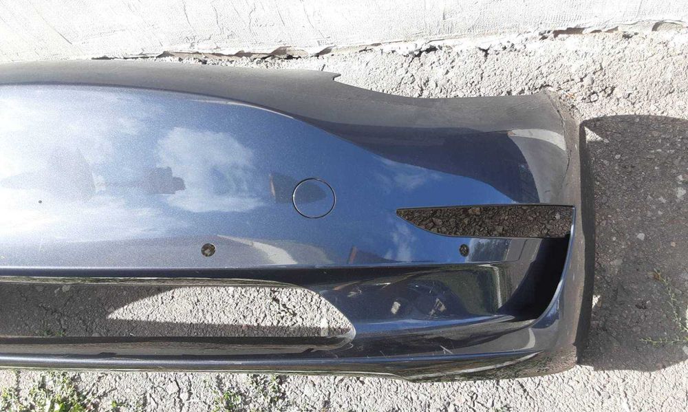 Tesla Model 3 бампер передній з отворами на парктоніки