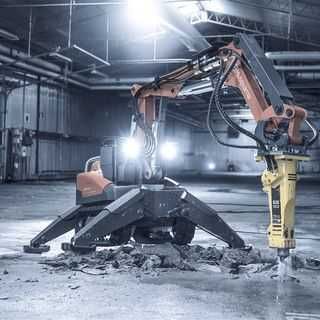Kucie betonu posadzek – robot elektryczny