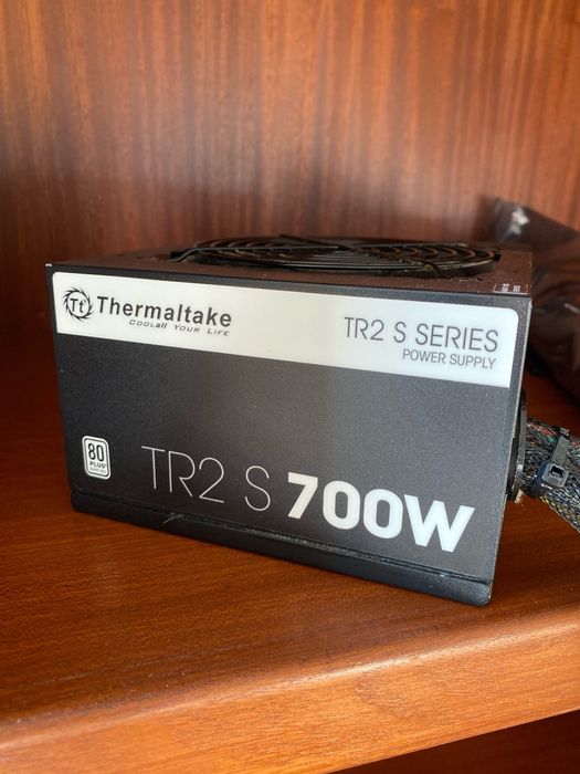 Fonte de Alimentação - Thermaltake 700w TR2 S
