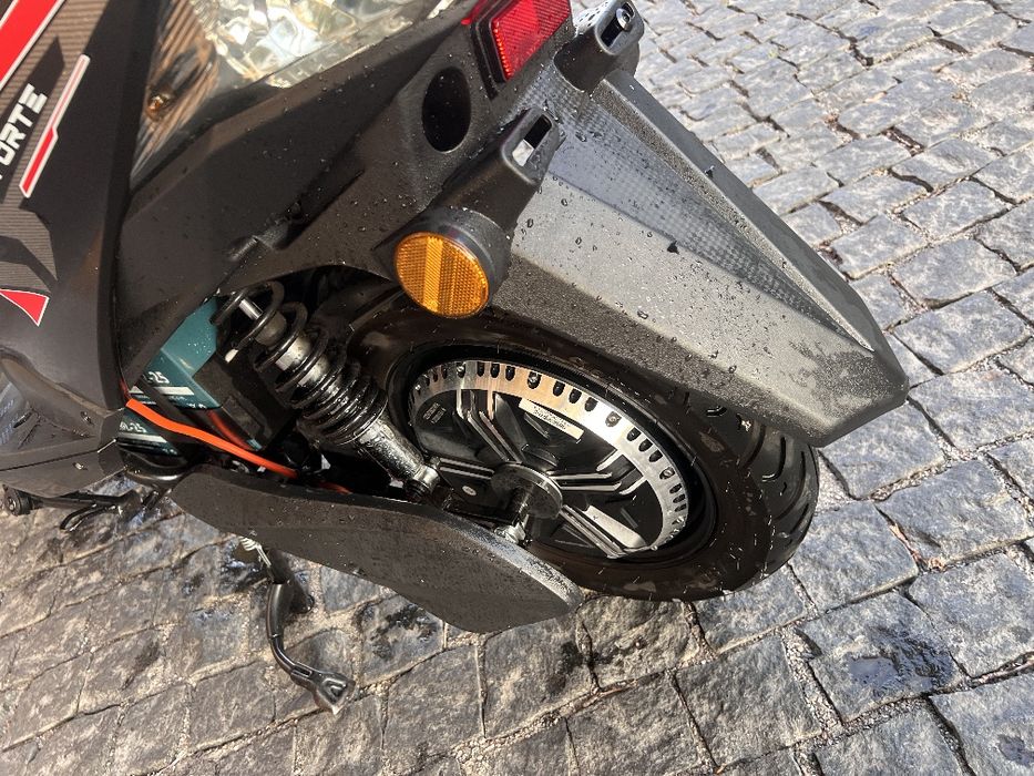 Електроскутер Forte leon