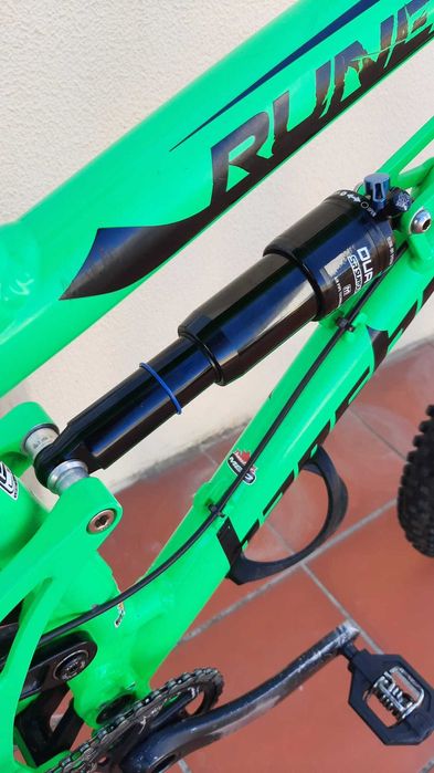 Vendo/Troco Bicicleta 27.5 de enduro Banshee Rune V2  27.5