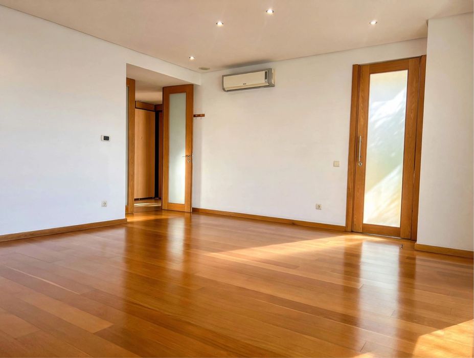 Arrendo Apartamento T2 Em Rio Tinto com Suíte e garagem individual