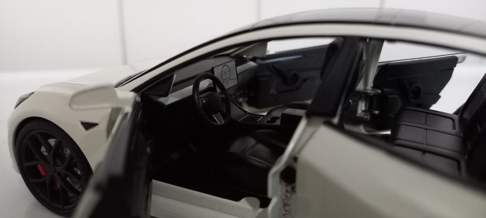 Tesla Model 3 Miniatura esc 1/24