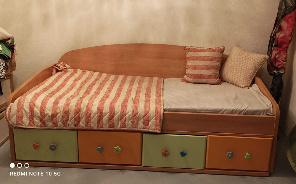 Cama individual com 4 gavetas