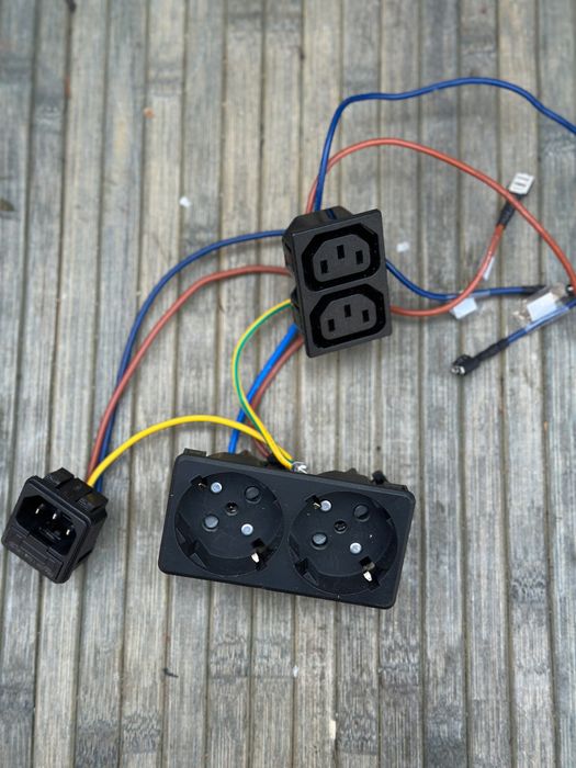 Panel gniazd z okablowaniem UPS Green Cell 2000VA