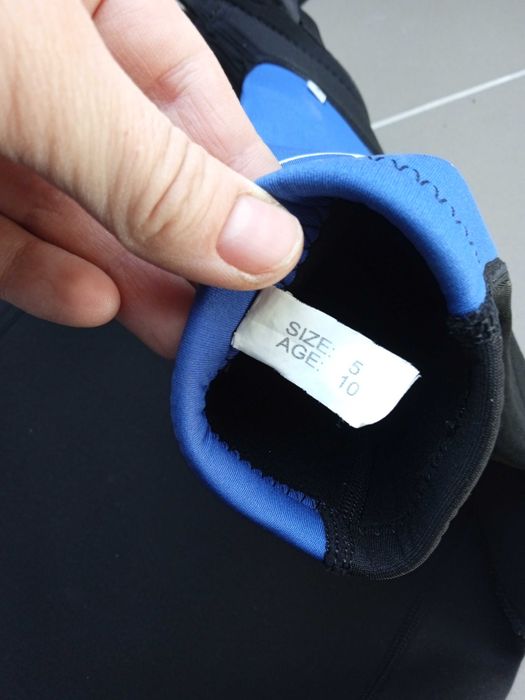 Piankowy strój do nurkowania rozmiar 4, 5 ( wiek 9 , 10 lat)