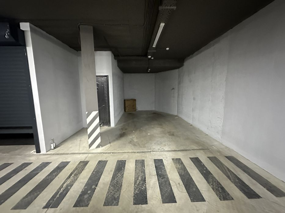 Продається паркінг Майдан