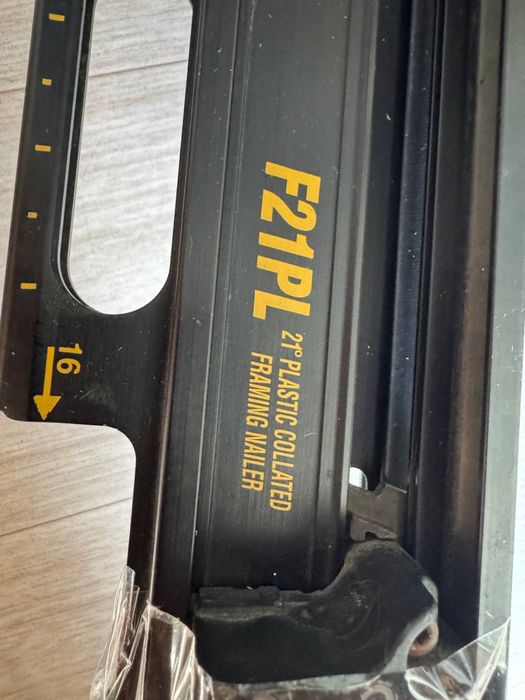 Пістолет цвяхів пневматичний Bostitch F21PL