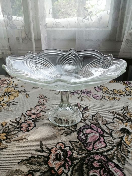Стеклянная конфетница, фруктовница.