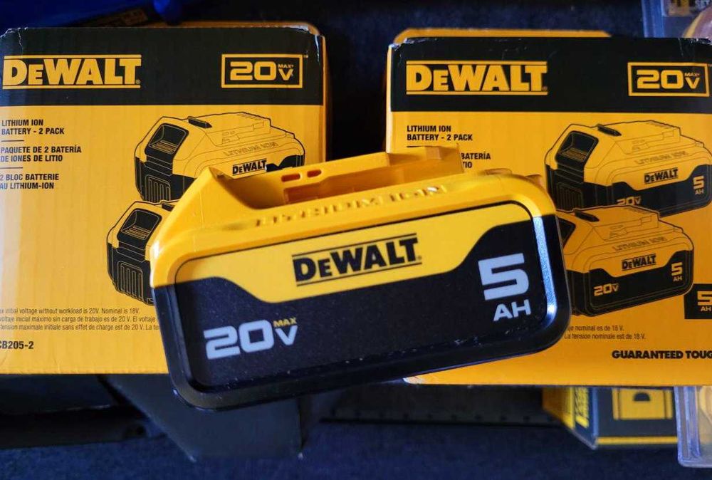 Оригінальний! Акумулятор 20В Li 5.0 Аг DeWALT DCB205/DCB184