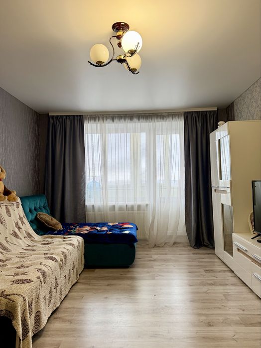 Здається в оренду три кімнатна квартира