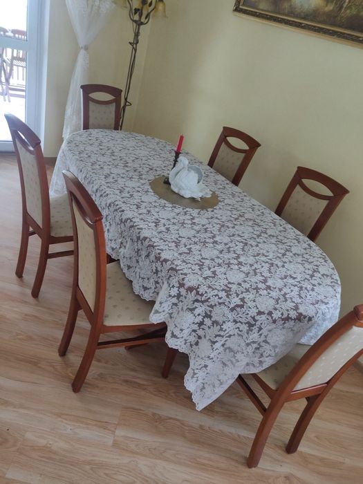 Klasyczny stół rozkładany i 6 krzeseł z litego drewna