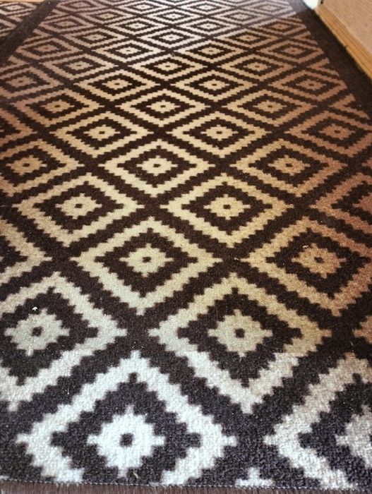 Długi dywanik do przedpokoju