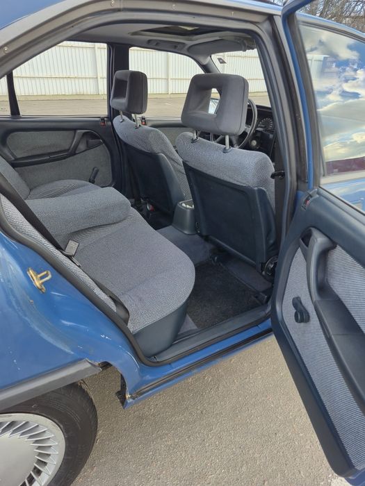 Опель омега 1.8  Opel Omega