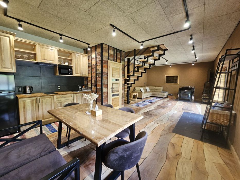 Будинок в горах подобово ”Soloma house” , чан на березі гірської річки