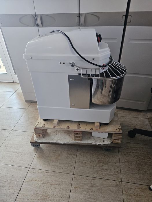 Amassadeira Espiral Industrial Profissional 25kg – NOVA – 650W – 230V