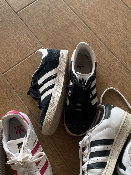 Conjunto de sapatilhas adidas